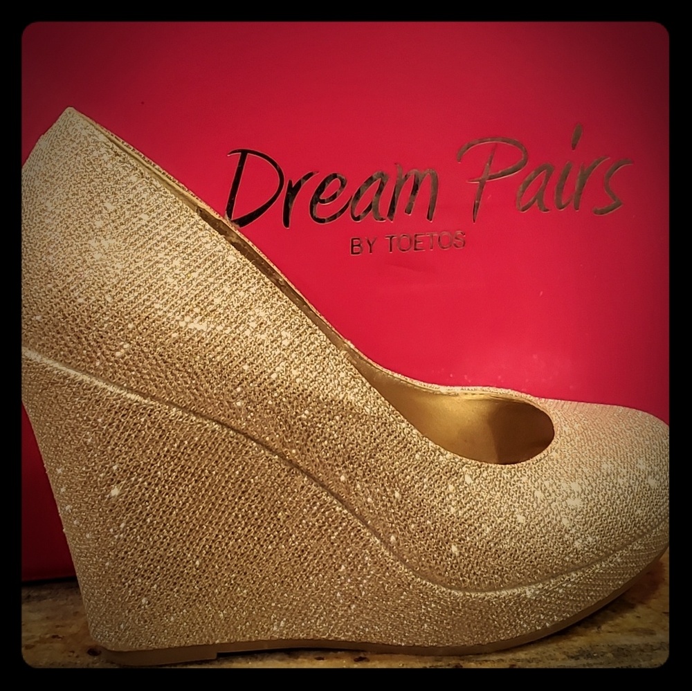 Dream Paris Womens Gold Glitter Wedge